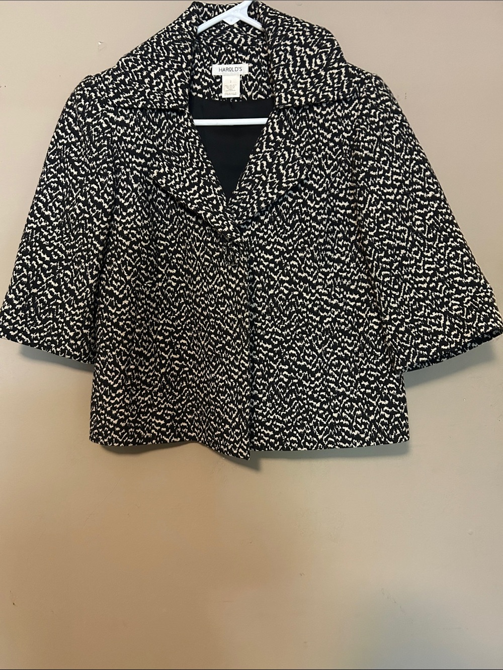 Harold's Black & Cream Short-Sleeve Patterned Jacket